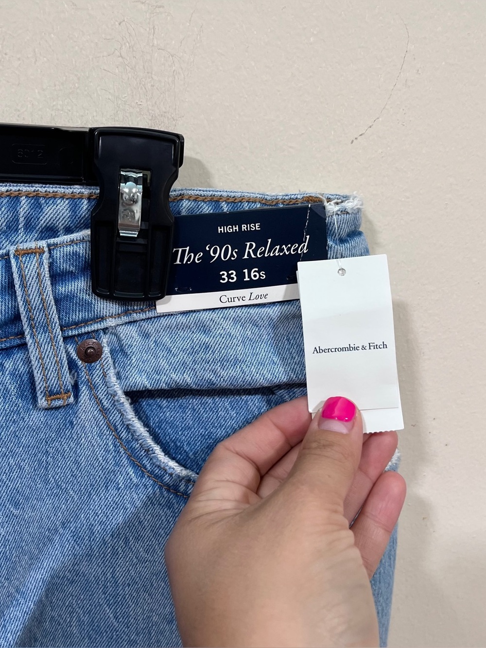 NWT Abercrombie & Fitch The '90s Relaxed Jeans in a high-rise style size16 short - Picture 7 of 10